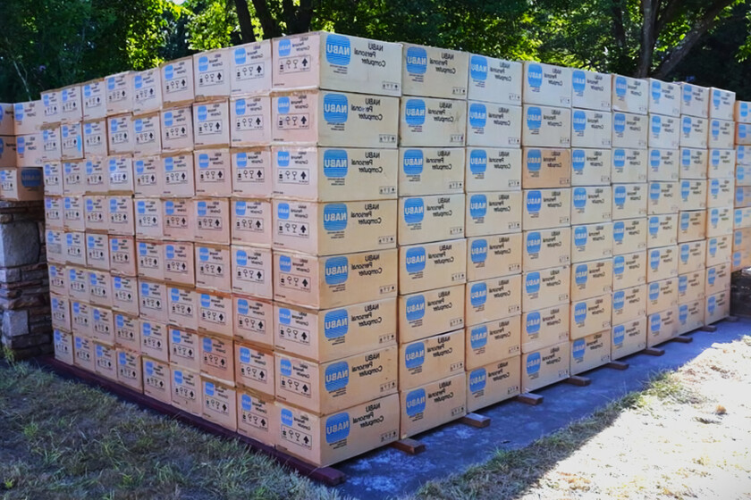 La curiosa historia de las 2,200 computadoras guardadas en un granero