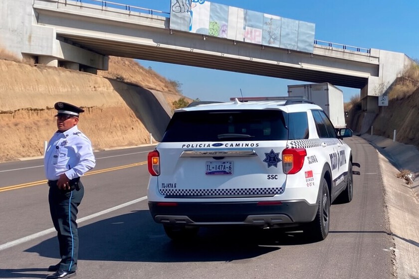 Multa de casi 3,000 pesos en México por transportar personas en la batea de camionetas